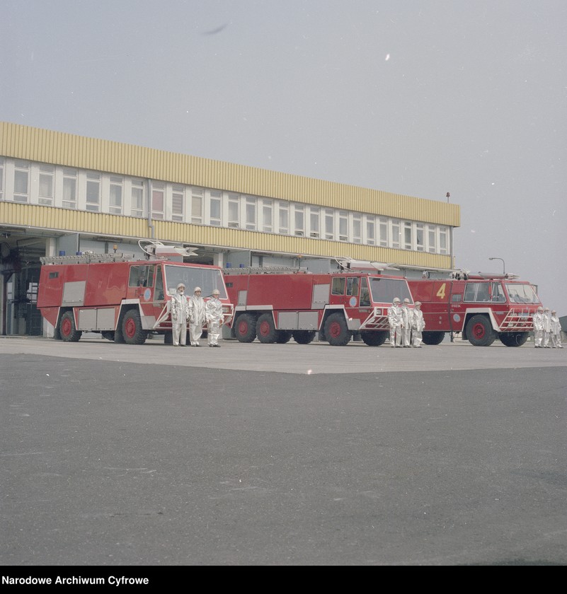 image.from.unit.number "Lotniskowa Straż Pożarna w Porcie Lotniczym Warszawa-Okęcie"