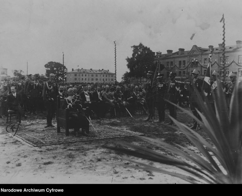 image.from.unit.number "Wręczenie sztandarów 44 i 45 pułkom piechoty"