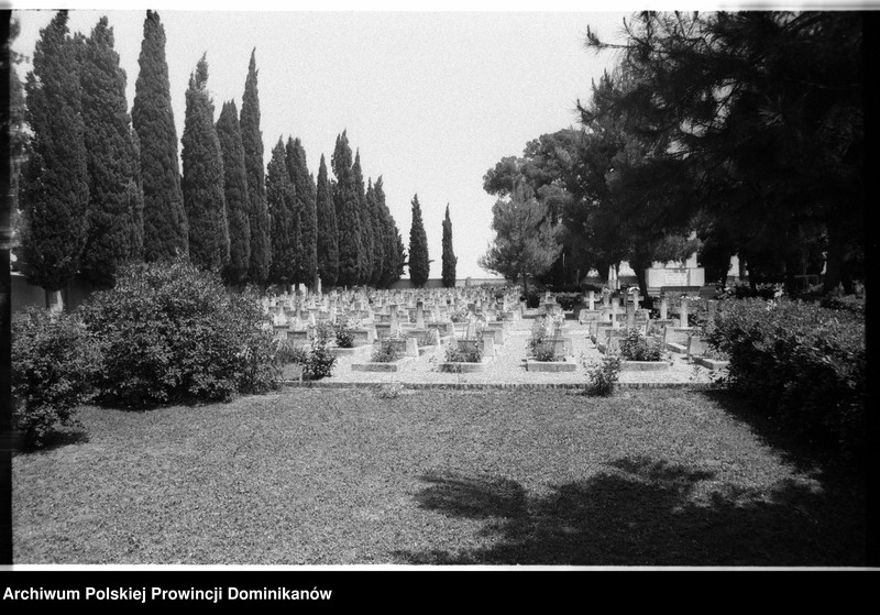 image.from.unit.number "Włochy. Polskie cmentarze wojenne w Casamassima i Loreto"