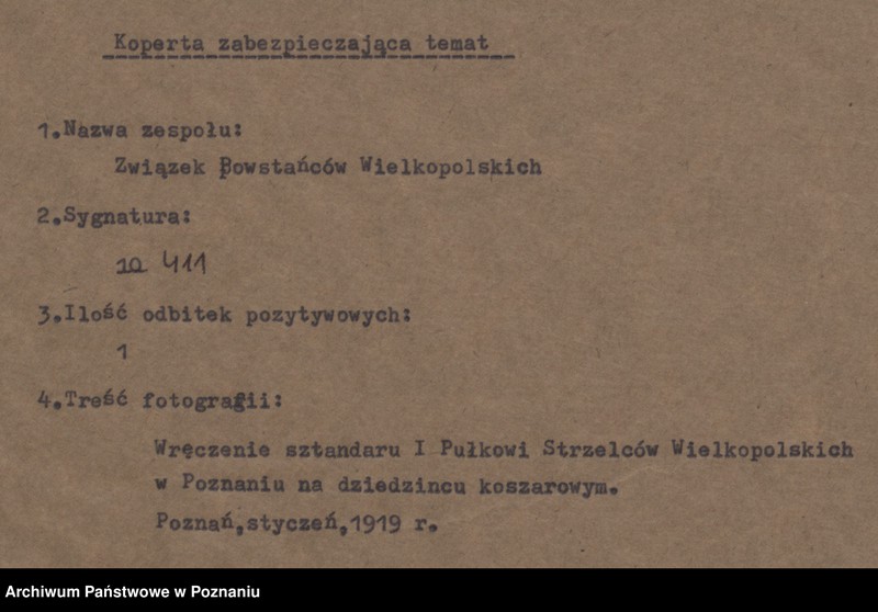 Obraz 4 z jednostki "Wręczenie sztandaru I Pułkowi Strzelców Wielkopolskich w Poznaniu na dziedzińcu koszarowym."