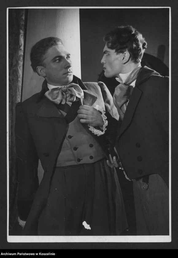 image.from.unit.number "„Śluby panieńskie”, Aleksander Fredro, reżyseria Irena Górska, scenografia Feliks Krassowski. Premiera 16 I 1954 roku."