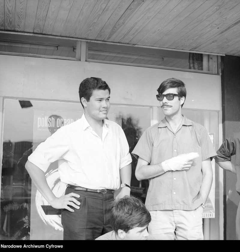 image.from.unit.number "Cudzoziemcy zwiedzający Warszawę"