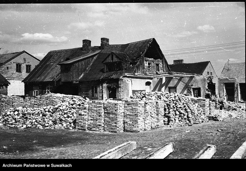 image.from.unit.number "Stare budownictwo - rozbiórka budynku mieszkalnego w Suwałkach"