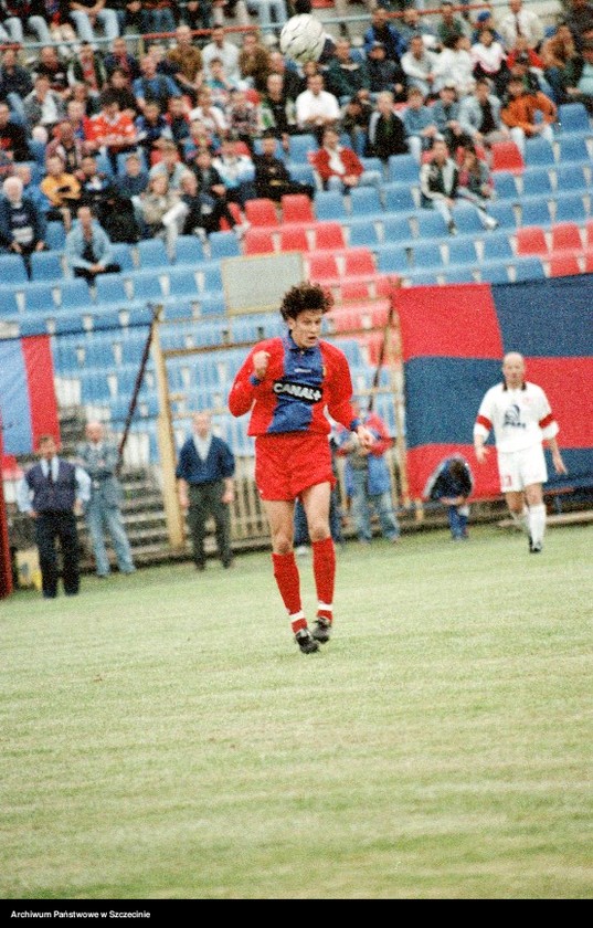image.from.unit.number "Mecz piłki nożnej Pogoń Szczecin-Łódzki Klub Sportowy 2 sierpnia 1998 roku (1:1)"