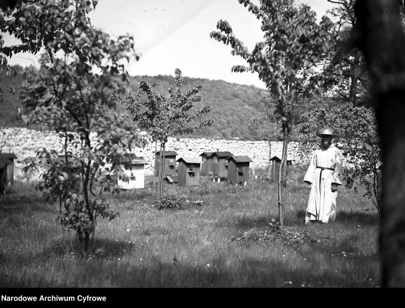 image.from.unit.number "Klasztor Kamedułów na Bielanach w Krakowie"