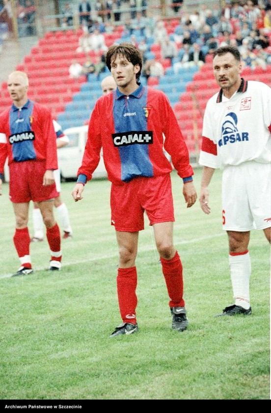 image.from.unit.number "Mecz piłki nożnej Pogoń Szczecin-Łódzki Klub Sportowy 2 sierpnia 1998 roku (1:1)"