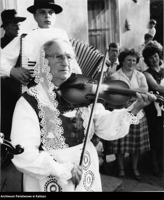 Obraz 9 z kolekcji "Kobiety na archiwalnych zdjęciach111"