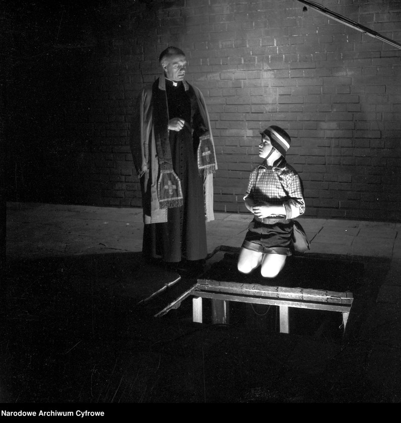 image.from.unit.number "Warszawa. Teatr Powszechny - sztuka "Kolumbowie rocznik 20""