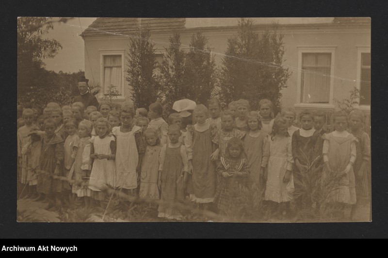 image.from.unit.number "Fotografie grupowe z udziałem I. J. Paderewskiego. Fotografie uroczystości i obchodów przesłane I. J. Paderewskiemu"