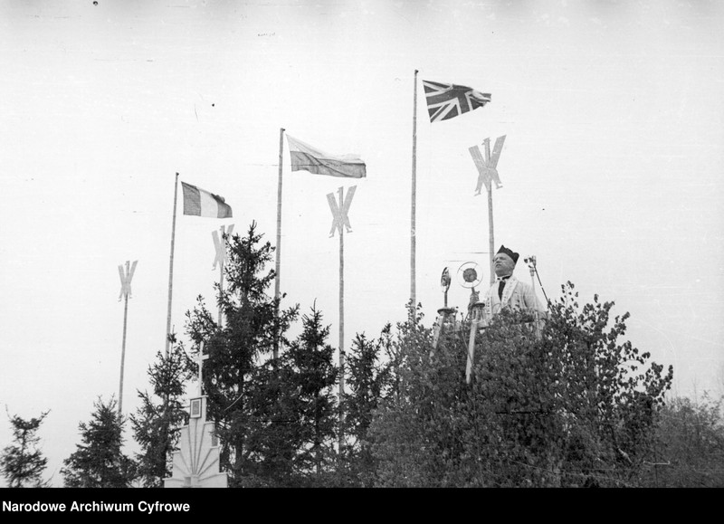 image.from.unit.number "1 Dywizja Grenadierów Wojska Polskiego we Francji - obchody święta 3 Maja i uroczystość nadania miana Grenadierów odbywające się przy szosie Autreville-Martigny"