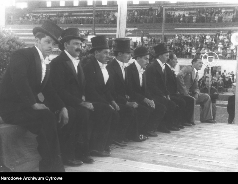 Obraz 2 z jednostki "Wybory i koronacja króla polskich Cyganów na Stadionie Wojska Polskiego w Warszawie"