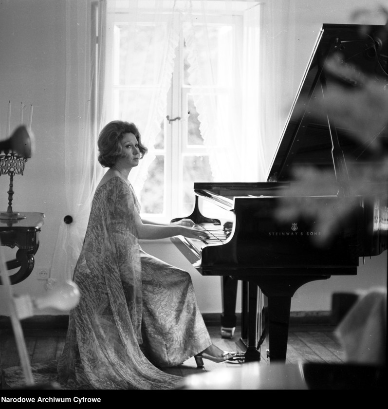 image.from.unit.number "Regina Smendzianka, pianistka"