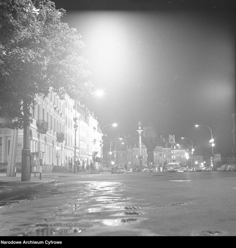 image.from.unit.number "Stare Miasto w Warszawie nocą"