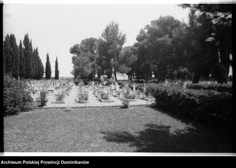 image.from.unit.number "Włochy. Polskie cmentarze wojenne w Casamassima i Loreto"