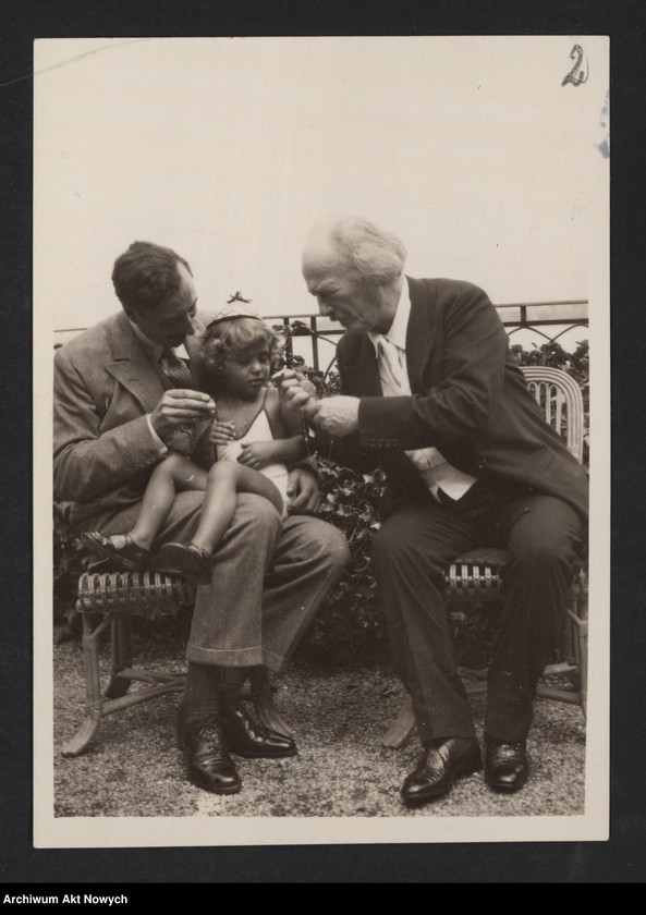 image.from.unit.number "I. J. Paderewski i E. Schelling w otoczeniu rodziny i przyjaciół. Fotografie"