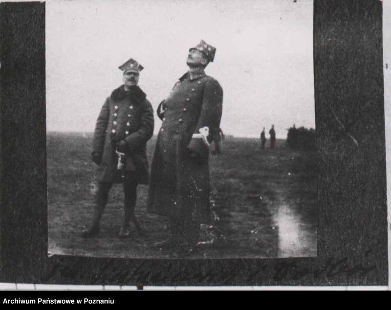 Obraz 11 z jednostki "Generał Józef Dowbór - Muśnicki podczas zaprzysiężenia Straży Ludowej na Placu Wolności w Poznaniu."