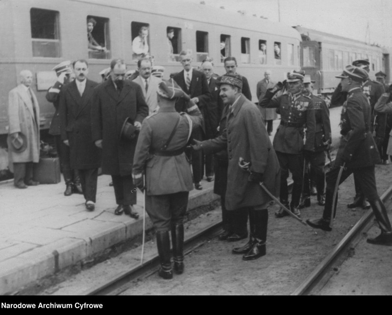 image.from.unit.number "Wręczenie sztandarów 44 i 45 pułkom piechoty"