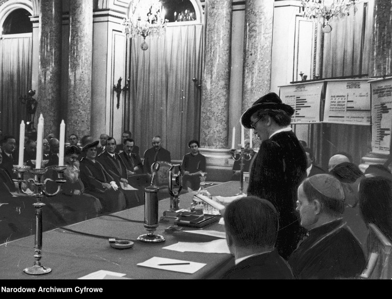 image.from.unit.number "Doroczne posiedzenie Ogólnopolskiego Obywatelskiego Komitetu Pomocy Zimowej Bezrobotnym w Sali Wielkiej Zamku Królewskiego w Warszawie"