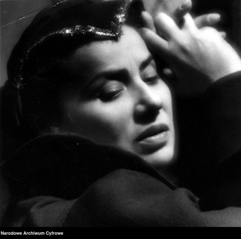 image.from.unit.number "Warszawa. Teatr Narodowy - sztuka "Maria Stuart""