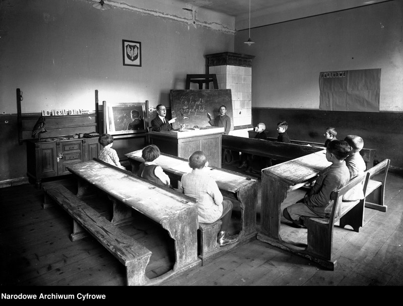 Oddział przy ul. Wolnica. Fragment sali szkolnej podczas lekcji języka polskiego.