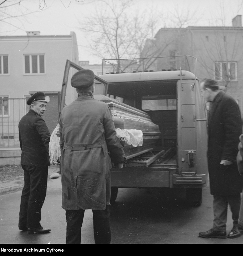 Obraz 6 z jednostki "Pogrzeb działacza Zjednoczonego Stronnictwa Ludowego w Warszawie"