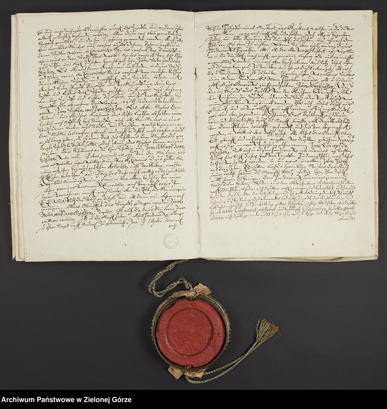 image.from.unit.number "[August II [Saski], król polski [...] elektor saski [...] potwierdza cechowi mydlarzy i świecarzy we Wschowie i transumuje postanowienia statutowe"