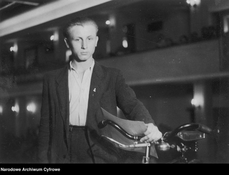 image.from.unit.number "Zakończenie młodzieżowego wyścigu pracy województwa warszawskiego w Warszawie"