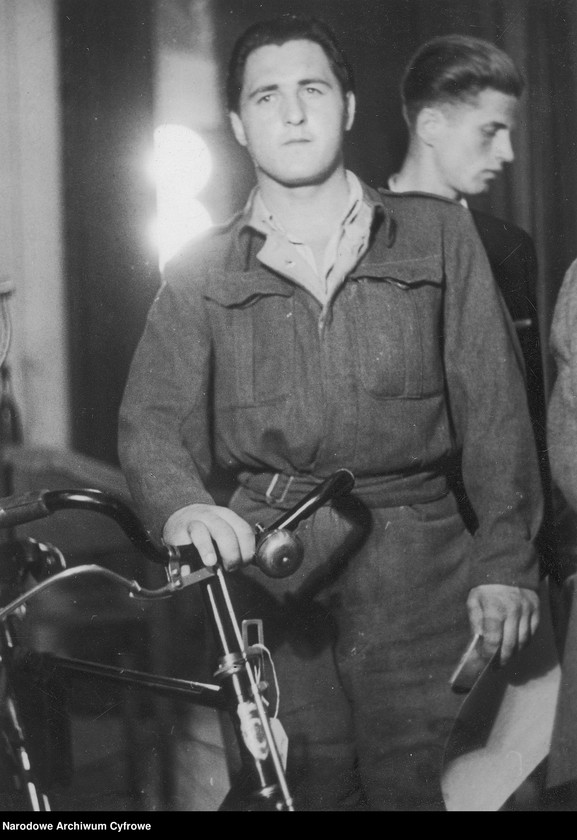 image.from.unit.number "Zakończenie młodzieżowego wyścigu pracy województwa warszawskiego w Warszawie"