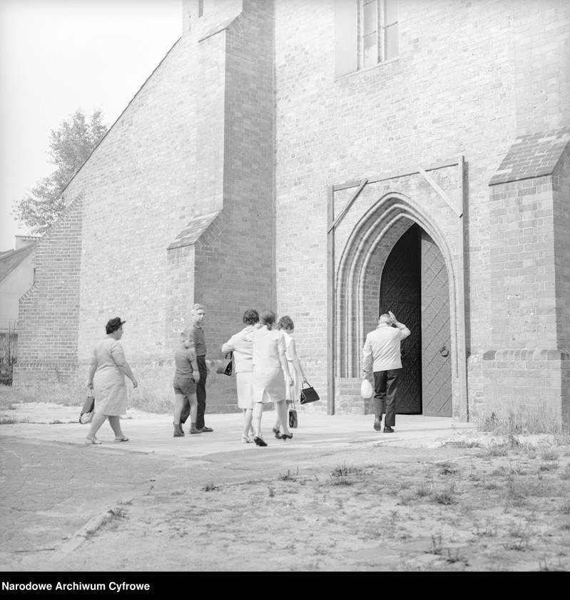 image.from.unit.number "Cudzoziemcy zwiedzający Warszawę"