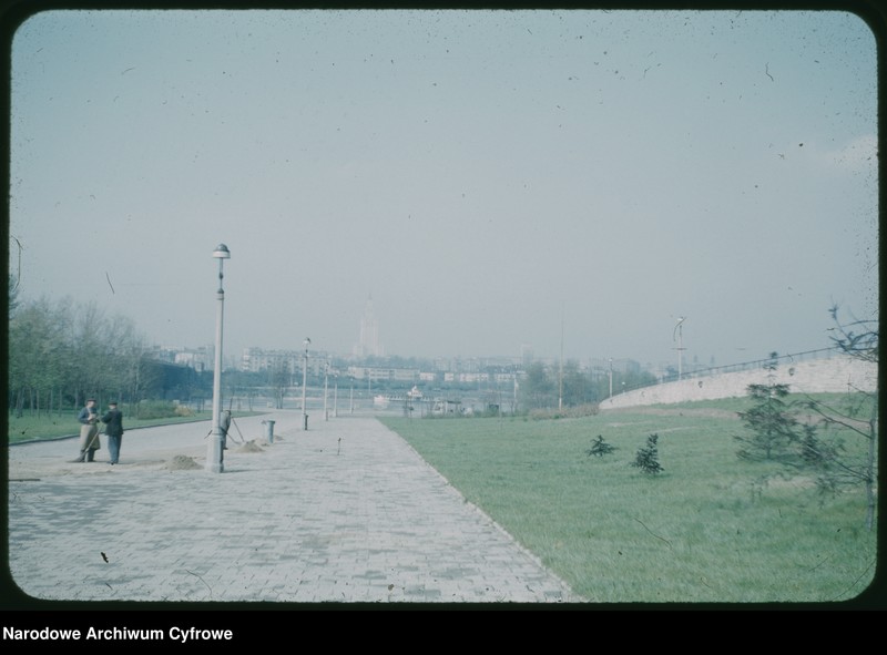 image.from.unit.number "Widoki Warszawy na trasie: Powiśle - Hoża - Nowy Świat - Stadion X-lecia - Praga Północ - trasa W-Z - Krakowskie Przedmieście - Nowy Świat - Aleje Jerozolimskie - Marszałkowska"