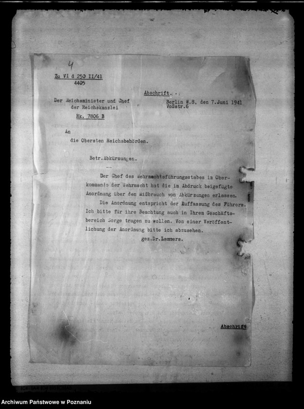 Obraz 8 z jednostki "Unterbringung der Behörden. Einrichtung der Dienststrafkammer. Förderrung des Baues von Baracken. Organisation des Gestapo."