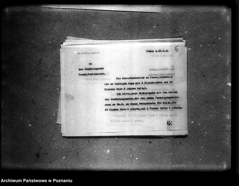 Obraz 9 z jednostki "Schriftwechsel mit dem Ernährungsamt [Korespondencja w sprawie przydziałów żywności, stany dzienne, listy personalne]."