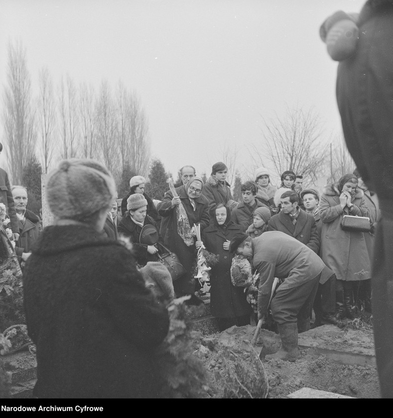 Obraz 18 z jednostki "Pogrzeb działacza Zjednoczonego Stronnictwa Ludowego w Warszawie"