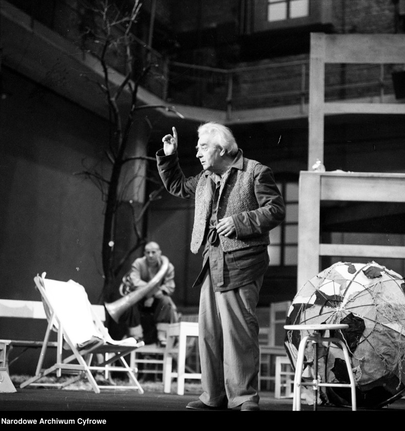 image.from.unit.number "Warszawa. Teatr Nowy - sztuka "Senat szaleńców""