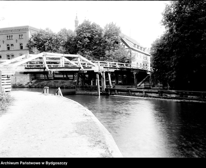 image.from.unit.number "Bromberg.Magazinbrücke bei Bromberg vom Hafen aus gesehen. [Most magazynowy łączący lewy brzeg Brdy z wyspą młyńską, widok od strony portu]"