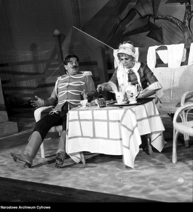 Obraz 18 z jednostki "Warszawa. Teatr Ludowy - sztuka "Żołnierz i bohater""