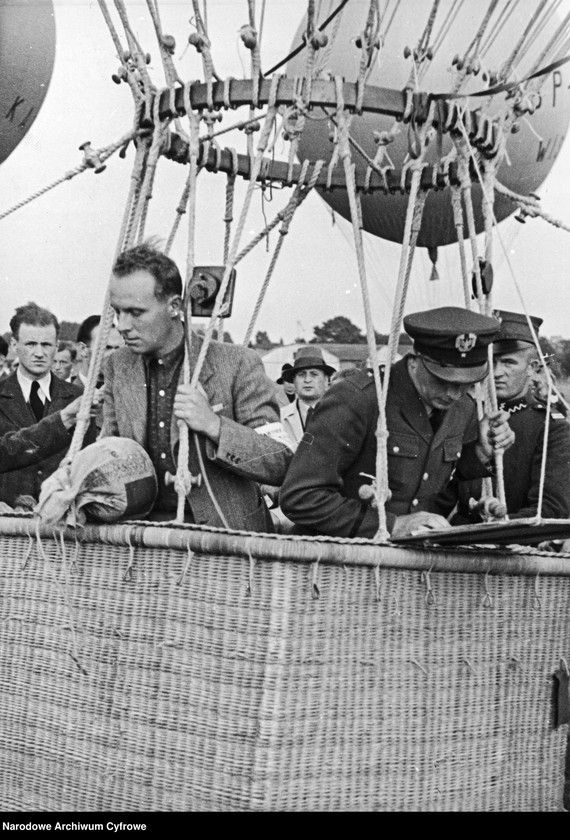 image.from.unit.number "Zawody balonowe juniorów zorganizowane przez sekcję balonową Aeroklubu Warszawskiego"