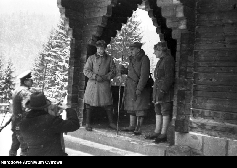 image.from.unit.number "Polowanie na niedźwiedzie w nadleśnictwie Sołotwina, w lasach należących do hrabiego Adama Zdzisława Zamoyskiego"