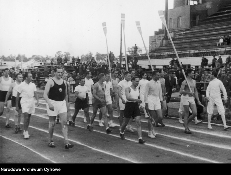 image.from.unit.number "Wielka rewia asów sportu zorganizowana przez Związek Dziennikarzy Sportowych na rzecz Funduszu Obrony Narodowej Zdzisław Nowak"