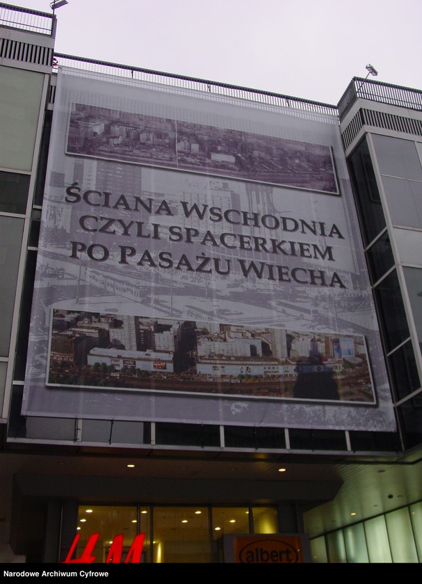 image.from.unit.number "Warszawa. Pasaż Wiecha. Wystawa "Ściana Wschodnia czyli spacerkiem po Pasażu Wiecha""