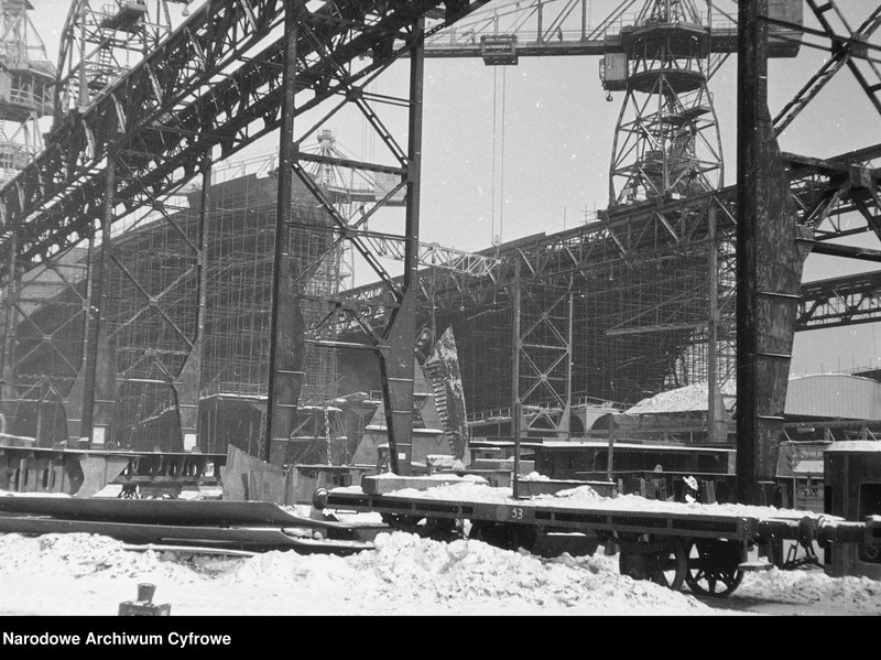 image.from.unit.number "Stocznia Gdańska im. Lenina podczas zimy"