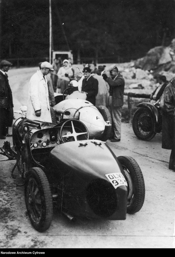 Obraz 12 z jednostki "Migawki z IX Międzynarodowego Rajdu Automobilklubu Polskiego i IV Międzynarodowego Wyścigu Tatrzańskiego"