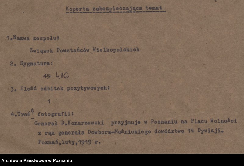 Obraz 4 z jednostki "Generał D. Konarzewski przyjmuje w Poznaniu na Placu Wolności z rąk generała Dowbór - Muśnickiego dowództwo 14 dywizji."