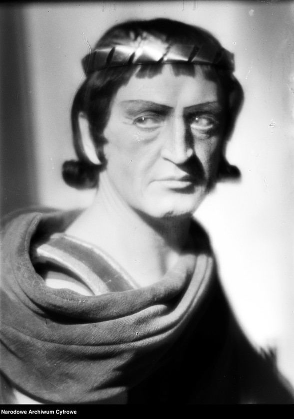 image.from.unit.number "Warszawa. Teatr Młodej Warszawy - sztuka "Ifigenia (Wiatr za dziewczynę)""