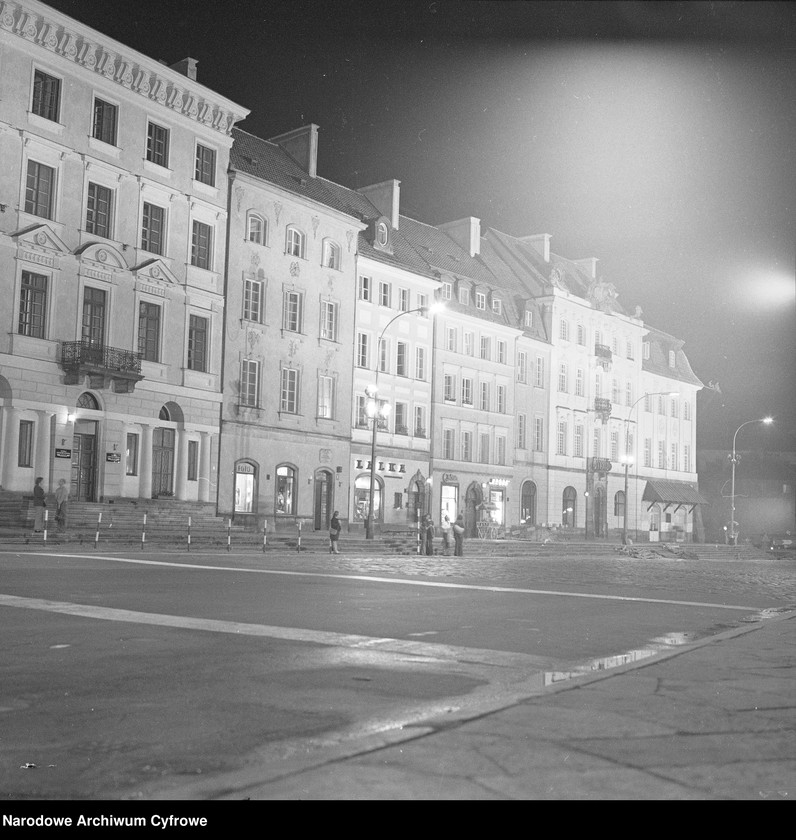 image.from.unit.number "Stare Miasto w Warszawie nocą"