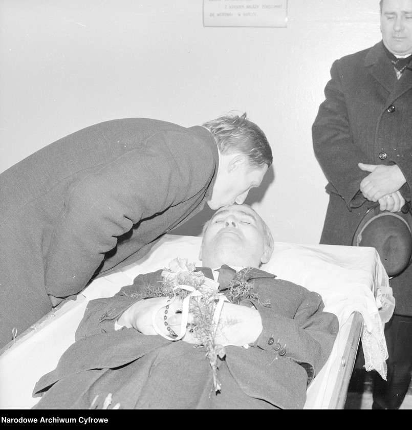 Obraz 1 z jednostki "Pogrzeb działacza Zjednoczonego Stronnictwa Ludowego w Warszawie"