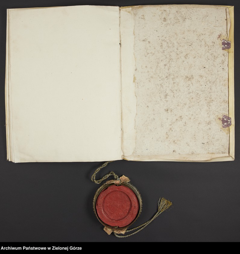 image.from.unit.number "[August II [Saski], król polski [...] elektor saski [...] potwierdza cechowi mydlarzy i świecarzy we Wschowie i transumuje postanowienia statutowe"