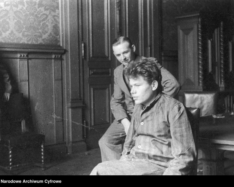 image.from.unit.number "Oskarżony o podpalenie Reichstagu holenderski komunista Marinus van der Lubbe podczas przesłuchania"