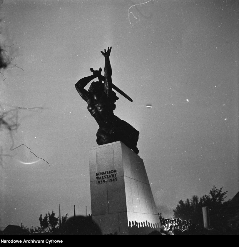 image.from.unit.number "Odsłonięcie Pomnika Bohaterów Warszawy (Nike) na pl. Teatralnym w Warszawie"