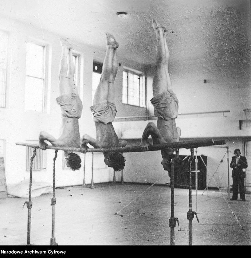 image.from.unit.number "Członkowie organizacji paramilitarnej "Służba Polsce""